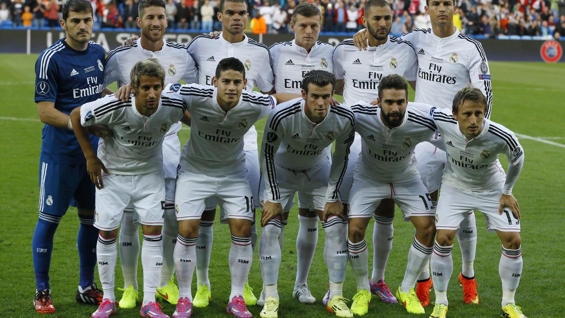 一场比赛：库里在火箭队比赛中投中13个三分，打破NBA单场远投纪录！