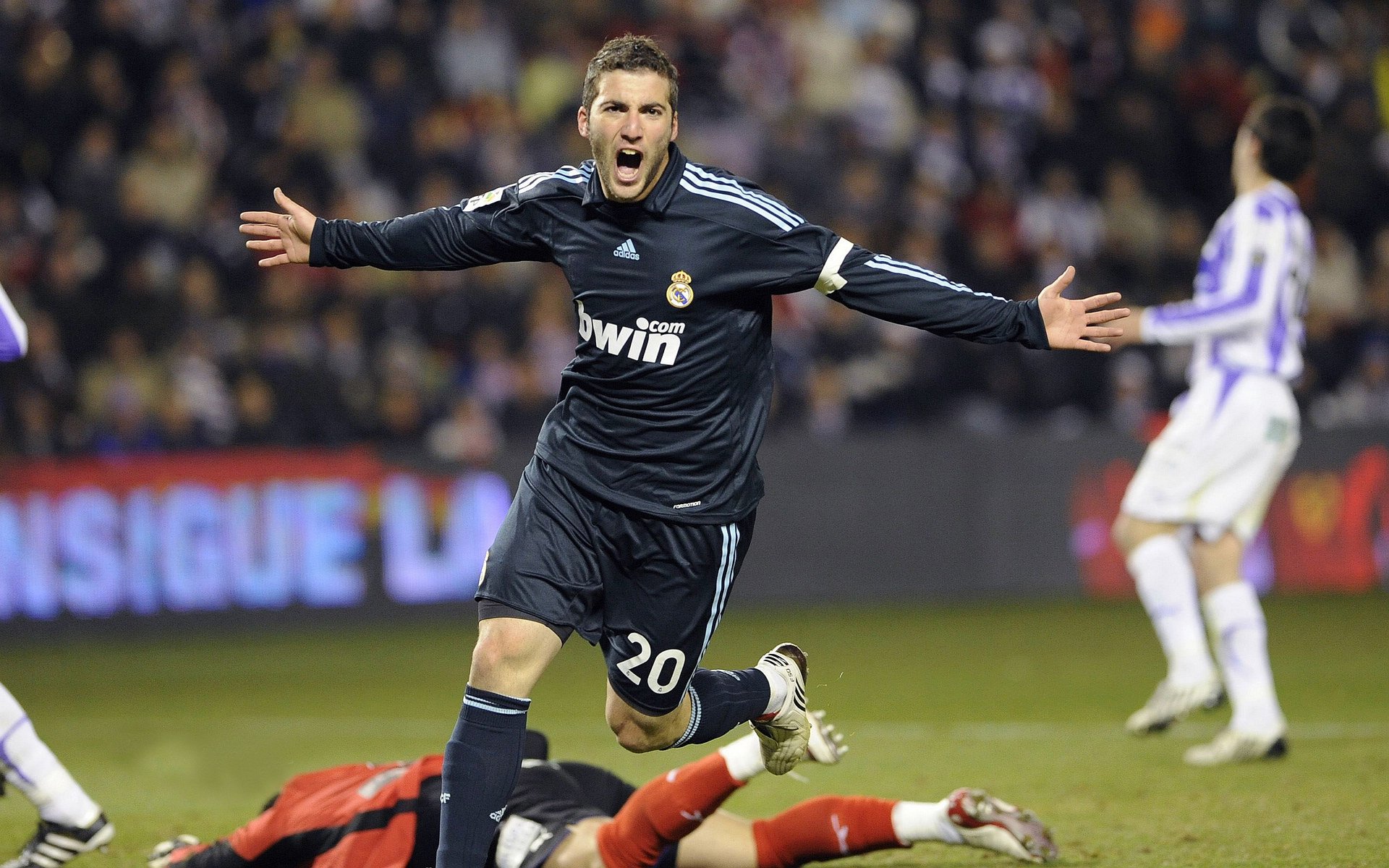 法甲：里昂2-1战胜蒙彼利埃，队长关键首发建功，法甲里昂对里尔